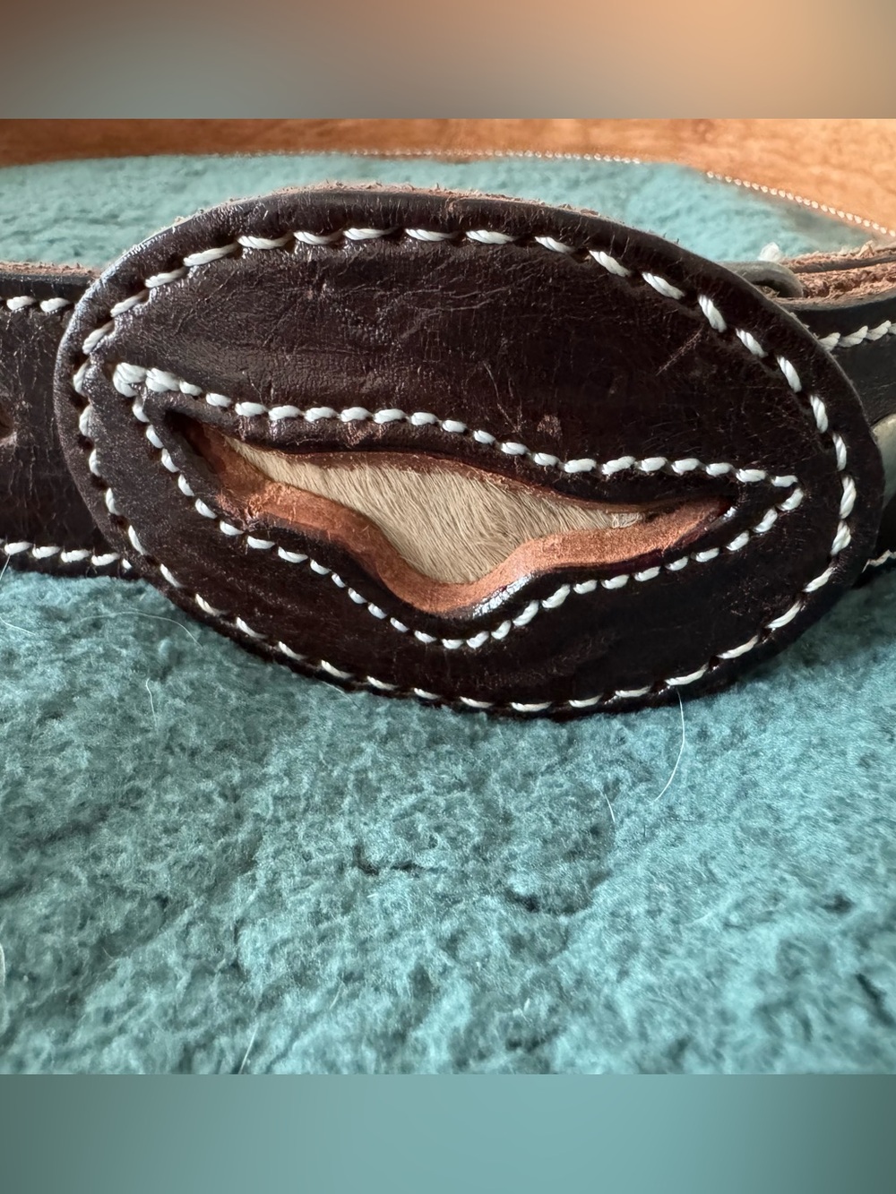 Vintage Handcrafted Western Leather Belt with Unique Cowhide Lip Buckle - Picture 2 of 5